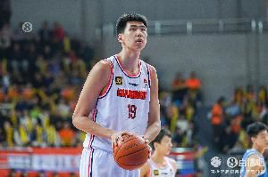 媒体人：徐昕此时请求交易比较被动 除非有下家 否则试训都来不及