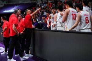 媒体人：即使是亚军也可以含金量十足 对中国男篮的未来充满期待