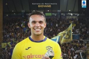 斯基拉:佛罗伦萨和AC米兰关注维罗纳21岁前锋吉奥瓦尼-桑塔纳